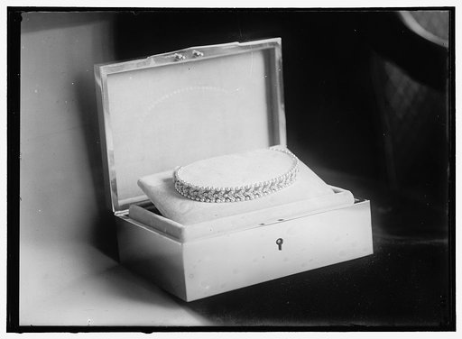 SENATE, U.S. SENATE GIFTS TO ELEANOR WILSON