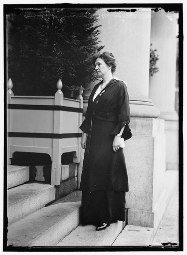 CONFEDERATE MONUMENT. ARLINGTON NATIONAL CEMETERY. MRS. DAISY McLAURIN STEVENS, PRESIDENT, U.D.C., SPEAKING