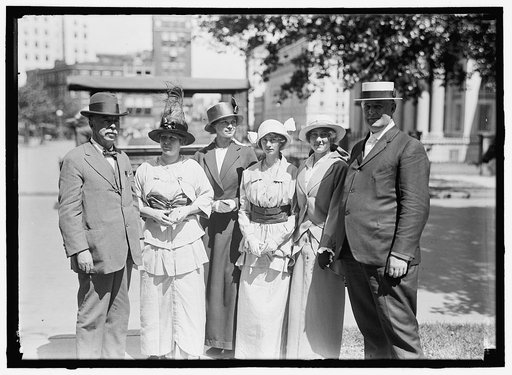 CHAMBERLAIN, GEORGE EARLE. SENATOR FROM OREGON, 1909-1921; MEMBER, U.S. SHIPPING BOARD, 1921-1923. LEFT, WITH MRS. A.F. SWENSSON; MISS ORELLA CHAPMAN; LEILA CAMPBELL; SAIDE MAXWELL; PHILIP B. BATES