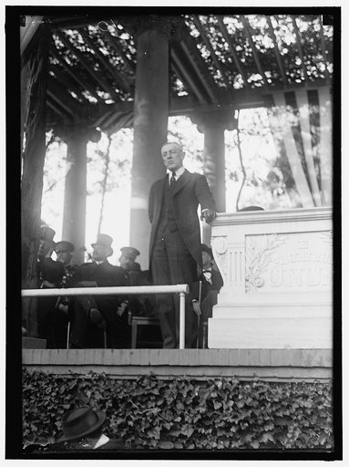 KEARNEY [i.e. Kearny], PHILIP. MAJ., U.S.A. STATUE OF KEARNEY [i.e. Kearny] IN ARLINGTON, DEDICATED IN 1914. WILSON SPEAKING