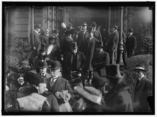 PAN AMERICAN MASS. THANKSGIVING DAY AT ST. PATRICK'S. CROWDS LEAVING ST. PATRICK'S. GEN. HUGH L. SCOTT, LEFT FRONT; SEC. REDFIELD, RIGHT REAR