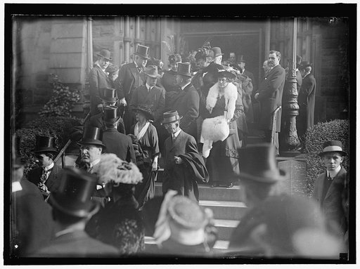 PAN AMERICAN MASS. THANKSGIVING DAY AT ST. PATRICK'S. CROWDS LEAVING ST. PATRICK'S. SECRETARY LANE, UPPER LEFT CENTER