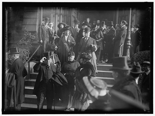 PAN AMERICAN MASS. THANKSGIVING DAY AT ST. PATRICK'S. CROWDS LEAVING ST. PATRICK'S. SECRETARY LANE, LEFT FRONT; GEN. SCOTT, RIGHT CENTER; JUDGE WILLIAM H. DELACEY, TOP LEFT