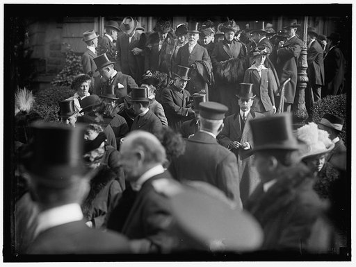 PAN AMERICAN MASS. THANKSGIVING DAY AT ST. PATRICK'S. CROWDS LEAVING ST. PATRICK'S. SENATOR O'GORMAN, TOP CENTER