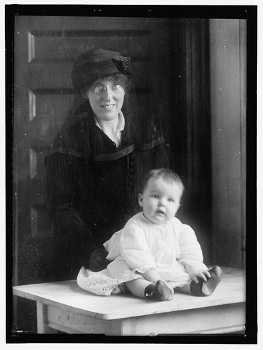 Ellen Wilson McAdoo, daughter of Woodrow Wilson, with her daughter, Ellen Wilson McAdoo