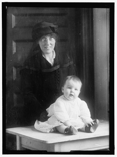 Ellen Wilson McAdoo, daughter of Woodrow Wilson, with her daughter Ellen Wilson McAdoo