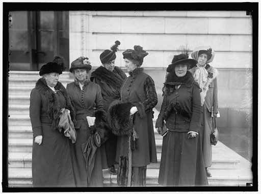WOMAN SUFFRAGE. WOMAN VOTERS ASK HOUSE OF REPRESENTATIVES FOR ACTION ON AMENDMENT.MRS. WILLIAM KENT, CALIFORNIA, 2ND FROM LEFT; MRS. S. B. M. YOUNG,4TH FROM LEFT; ISABELLA MOTT OF NEW YORK, 2ND FROM RIGHT; KATHARINE FISHER OF NEW JERSEY, RIGHT