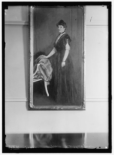 LOTHROP, MRS. DANIEL, OF D.A.R.