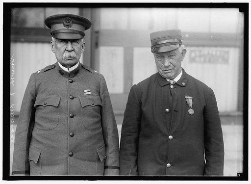 DRISCOLL, JOHN. VETERAN OF FIGHT BETWEEN MERRIMAC AND MONITOR. RIGHT, WITH GENERALSMITH, ANOTHER VETERAN OF THE FIGHT