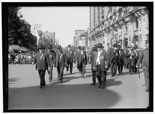 GRAND ARMY OF THE REPUBLIC. PARADE AT 1915 ENCAMPMENT. IOWA VETERANS: FRONT LEFT, MICHAEL McDONALD OF BAIRD, IOWA, PAST COMMANDER, IOWA; FRONT RIGHT, JUDGE J.W. WILLETT; LEFT REAR OF WILLETT IS BYRON WARD, COMMANDER PREVIOUS YEAR
