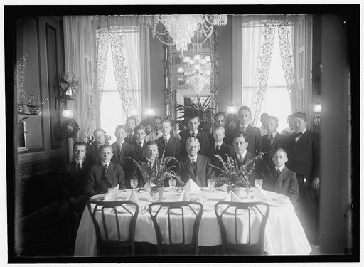 SENATE PAGES: MARSHALL, CENTER, GIVING DINNER TO PAGES