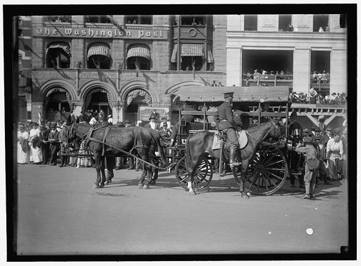 GRAND ARMY OF THE REPUBLIC. PARADE AT 1915 ENCAMPMENT. ARMY AMBULANCE