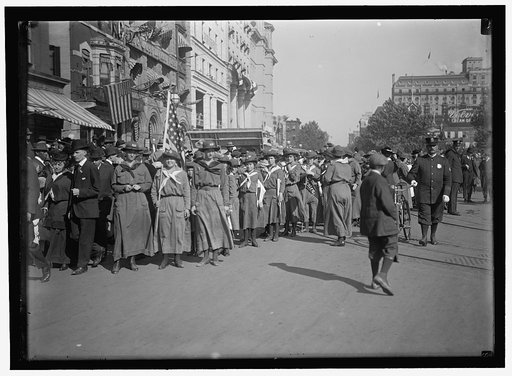 GRAND ARMY OF THE REPUBLIC. PARADE AT 1915 ENCAMPMENT. CAMP FIRE GIRLS