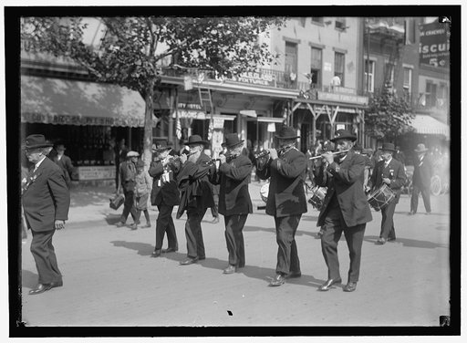 GRAND ARMY OF THE REPUBLIC. PARADE AT 1915 ENCAMPMENT. MICHIGAN DRUM CORPS: AT LEFT, GEORGE D. HUMPHREY, DEPARTMENTAL COMMANDER OF NEBRASKA