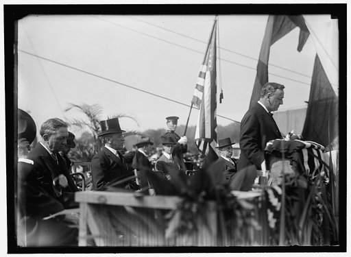 MEMORIAL AMPHITHEATRE, ARLINGTON. CORNERSTONE LAYING. LEFT, ELIOT WOODS; 2ND FROM LEFT, PRESIDENT WILSON; SEC. DANIELS, PRAYING