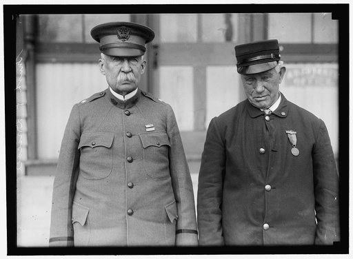 DRISCOLL, JOHN. VETERAN OF FIGHT BETWEEN MERRIMAC AND MONITOR. RIGHT, WITH GENERAL SMITH, ANOTHER VETERAN OF THE FIGHT