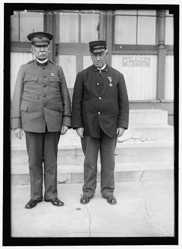 DRISCOLL, JOHN. VETERAN OF FIGHT BETWEEN MERRIMAC AND MONITOR. RIGHT, WITH GENERAL SMITH, ANOTHER VETERAN OF THE FIGHT