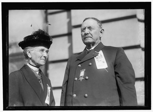 GRAND ARMY OF THE REPUBLIC. PARADE AT 1915 ENCAMPMENT. CAPT. DAVID J. PALMER OF WASHINGTON, IOWA, AND MRS. PALMER, COMMANDER-IN-CHIEF AT ENCAMPMENT IN 1915. LED PARADE UP PENNSYLVANIA AVENUE JUST 50 YEARS AFTER HE HAD LED 3 DAYS MARCH ON PENNSYLVANIA AVE. IN 1865