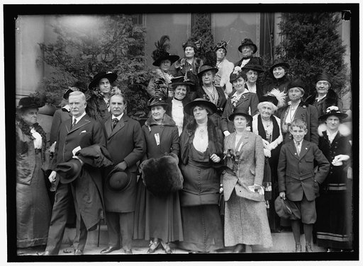 DAUGHTERS OF AMERICAN REVOLUTION. GROUP BEFORE D.A.R. BUILDING. MRS. MARY S. LOCKWOOD WITH WHITE FUR-TRIMMED COAT AND WHITE PLUME, NEAR FRONT RIGHT