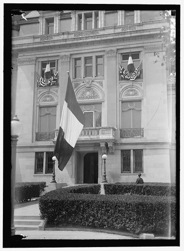 FLAGS ALLIED FLAGS ON FRENCH EMBASSY DURING VISIT OF BRITISH AND FRENCH COMMISSIONERS