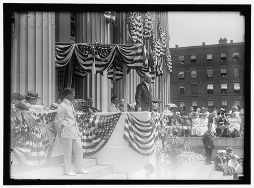 LIBERTY LOANS. WILSON SPEAKING. SEATED: DANIELS; McADOO; LANSING