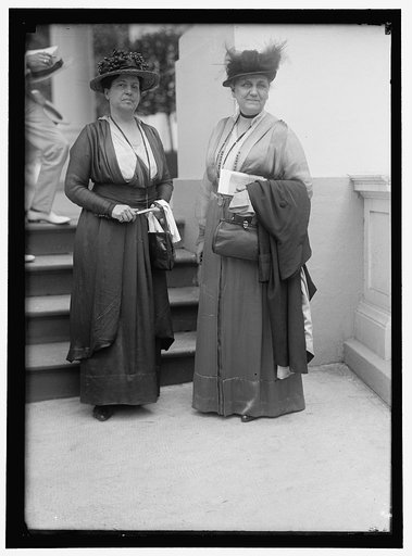 ADAMS, JANE, R. WITH LILLIAN WALD AND NEWSMEN