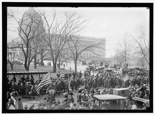 INAUGURAL CEREMONY. CROWDS COLLECTING