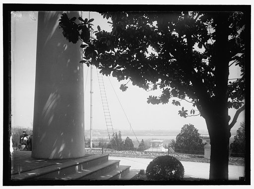 ARLINGTON MANSION. COLUMNS