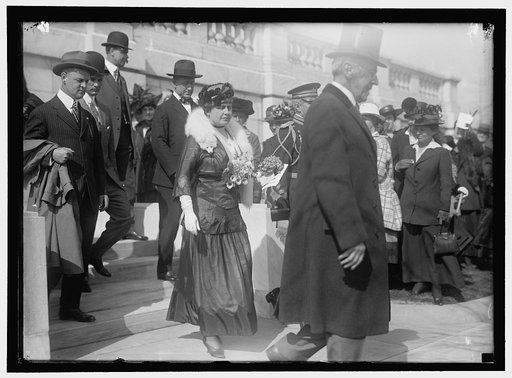 DAUGHTERS OF AMERICAN REVOLUTION. PRESIDENT AND MRS. WILSON, COL. HARTS AND OTHERS LEAVING D.A.R. HALL BY SIDE ENTRANCES