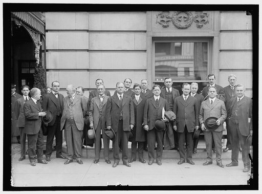 DEMOCRATIC STATE CHAIRMAN OUTSIDE WILLARD HOTEL, WITH SOME OF DEMOCRATIC NATIONAL COMMITTEE: 2ND FROM LEFT, R.W. WOOLLEY OF COM.; RIGHT FRONT, HOLDING OVERCOAT, ROLAND MARSH; 3RD FROM RIGHT REAR, EDWARD E. GROSSCUP; 2ND FROM RIGHT REAR, C.S. VROOMAN; RIGHT REAR, BRUCE STERLING OF PENNSYLVANIA