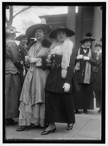 HORSE SHOWS. MRS. WILLIAM CUMMINGS STORY