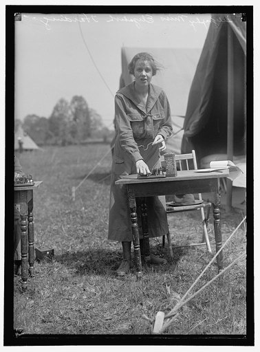WOMAN'S NATIONAL SERVICE SCHOOL, UNDER WOMAN'S SECTION, NAVY LEAGUE. TELEGRAPHING; MISS ELIZABETH HARDING