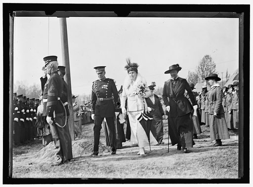 WOMAN'S NATIONAL SERVICE SCHOOL, UNDER WOMAN'S SECTION, NAVY LEAGUE. REVIEW; MRS. WILSON, COL. HARTS