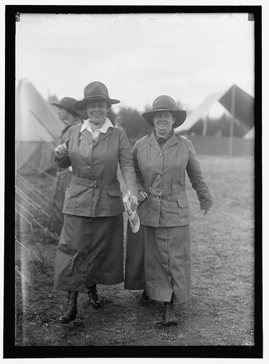 WOMAN'S NATIONAL SERVICE SCHOOL, UNDER WOMAN'S SECTION, NAVY LEAGUE. AT RIGHT, MISS POE