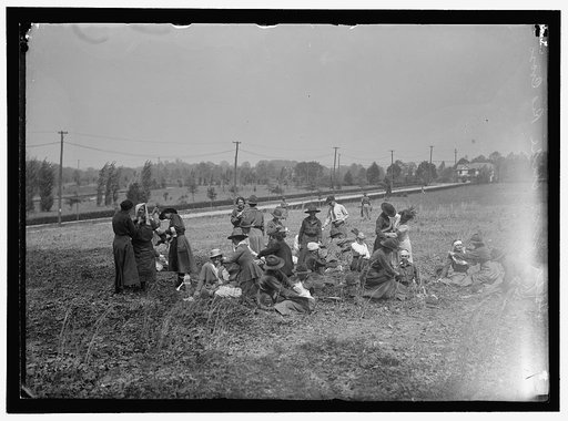 RED CROSS, AMERICAN. WOMEN'S NATIONAL SERVICE SCHOOL; RED CROSS INSTRUCTIONS IN CARE OF SICK. FIELD AID