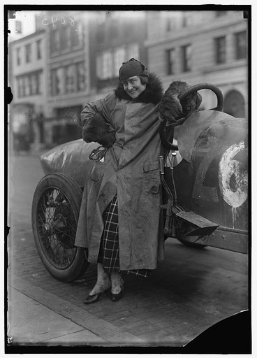 WOMEN AUTO RACERS. MISS ELINOR BLEVINS