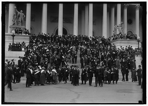 PACIFISTS ON CAPITOL STEPS