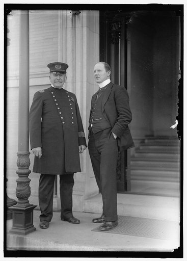 BRITISH COMMISSION TO U.S. INSPECTOR D.O. O'DONNELL TALKING TO D.C. POLICEMAN