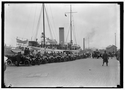 FRENCH COMMISSION TO U.S. ARRIVING AT NAVY YARD ON 'MAYFLOWER'