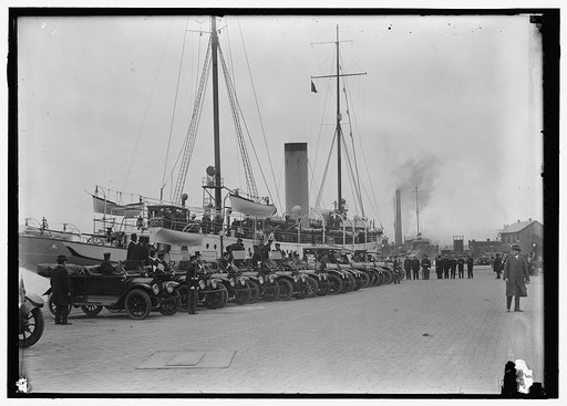 FRENCH COMMISSION TO U.S. ARRIVING AT NAVY YARD ON 'MAYFLOWER'