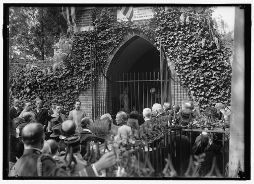 ALLIED COMMISSION TO U.S. AT MOUNT VERNON: GROUPS AT TOMB OF WASHINGTON