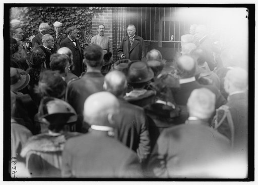 ALLIED COMMISSION TO U.S. AT MOUNT VERNON: VIVIANI SPEAKING AT TOMB OF WASHINGTON