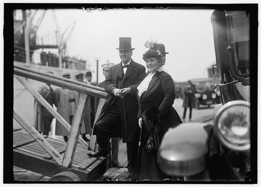 DANIELS, MRS. JOSEPHUS. WITH SEC. DANIELS BOARDING MAYFLOWER. ALLIED COMMISSION