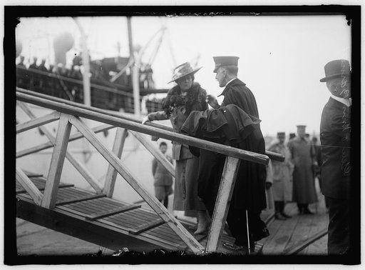 BARNETT, GEORGE, MAJ. GEN. COMMANDANT, U.S.M.C. WITH MRS. BARNETT BOARDING 'MAYFLOWER'