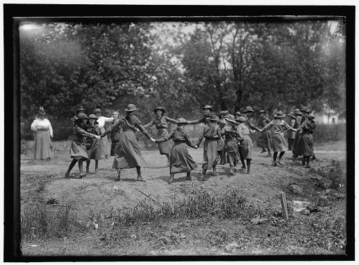 GIRL SCOUTS. ACTIVITIES AND PLAY