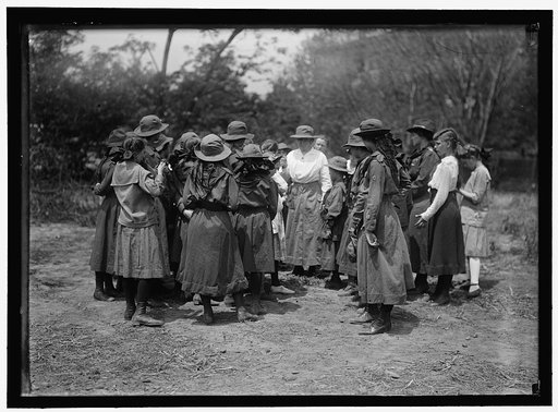 GIRL SCOUTS. ACTIVITIES AND PLAY
