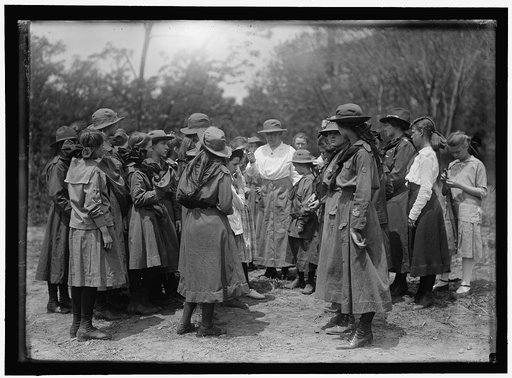 GIRL SCOUTS. ACTIVITIES AND PLAY