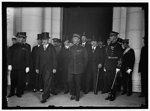 ITALIAN COMMISSION TO U.S. AT CENTER: SEC. LANSING AND H.R.H. FERDINAND DI SAVOIA, PRINCE OF UDINE. COUNT MACCHI DI CELLEN, AMBASSADOR TO U.S. AT REAR, LEFT OF LANSING. BORSARELLI. REAR RIGHT OF UDINE. COL. HART, REAR RIGHT; MARCONI AT LEFT. IN 8775: EURICO ALLIATO