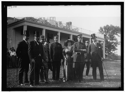 ITALIAN COMMISSION TO U.S. COMMISSION AT MOUNT VERNON. FRONT: AMBASSADOR MACCHI DI CELLERI; FERDINAND; UNIDENTIFIED LADY; MARCONI