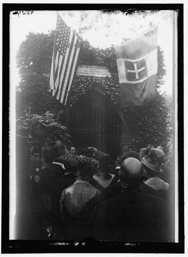 ITALIAN COMMISSION TO U.S. COMMISSION AT TOMB OF WASHINGTON